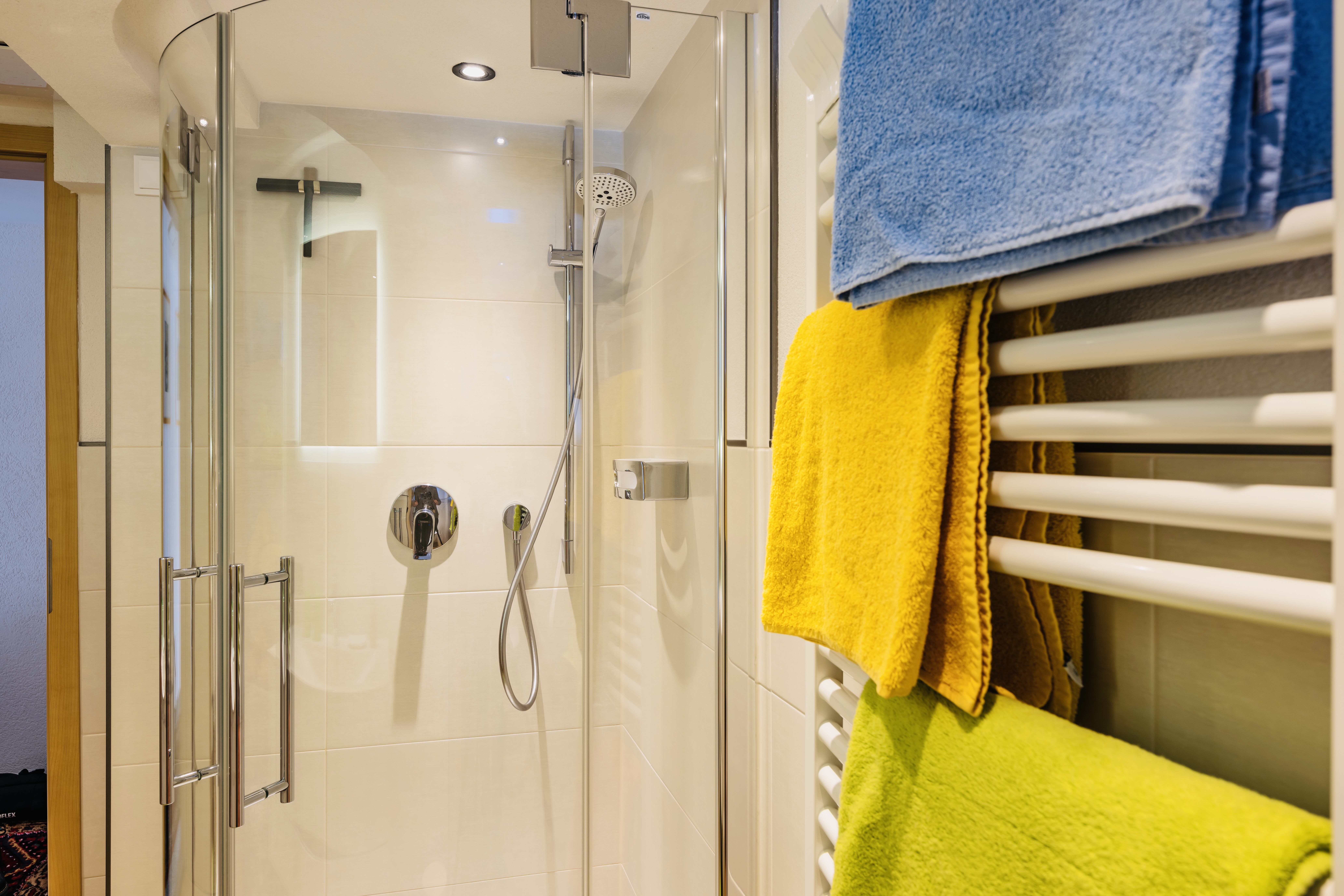  Geräumige neue Dusche 