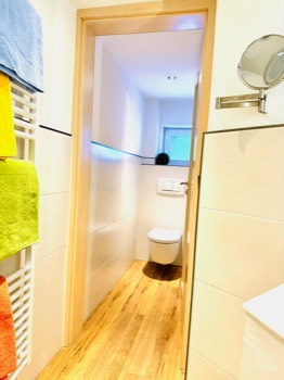  Separates WC 